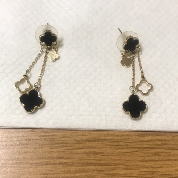 V C A Inspired quatrefoil drop earrings - Picture 2 of 8